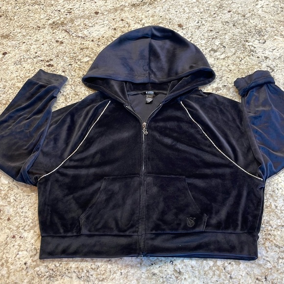 VICTORIAS SECRET ON POINT - Picture 1 of 7